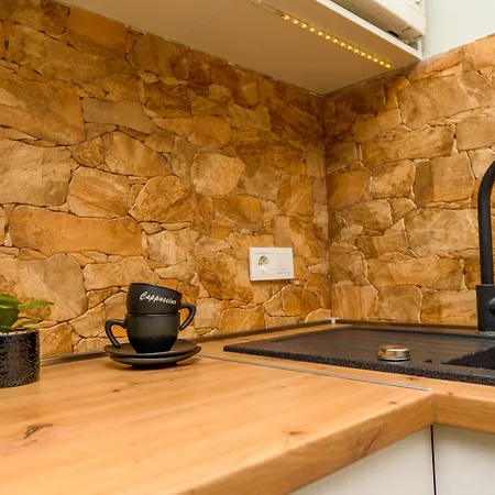 Leon & Rent A Quad Apartmán *