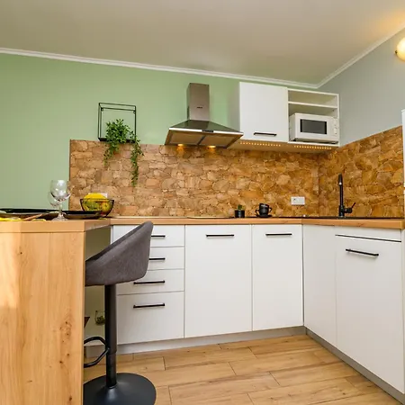 Leon & Rent A Quad Apartment *